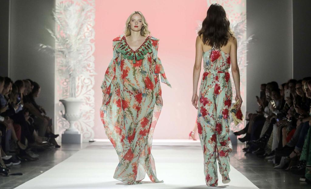 Badgley Mischka evokes an island flair